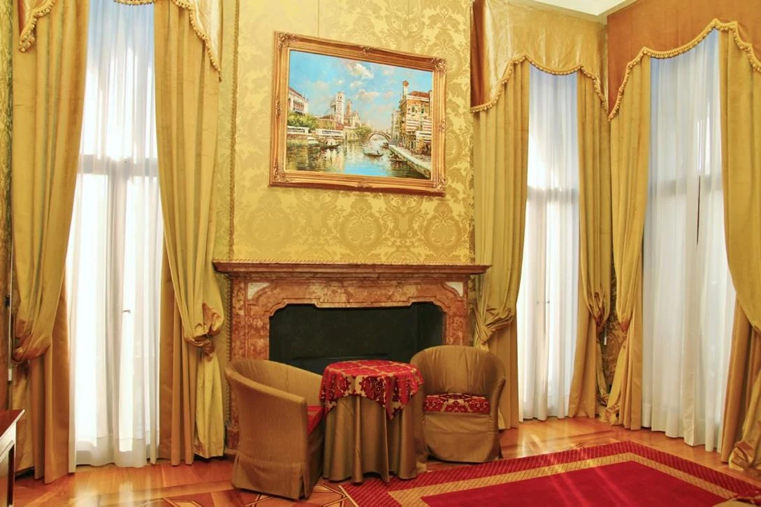 Suite — indretningsdetalje på Hotel Pesaro Palace