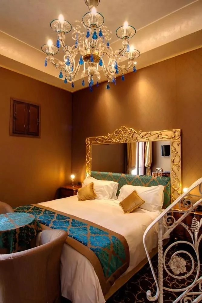 Superior Room — indretningsdetalje på Hotel Pesaro Palace
